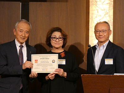 ポリオプラスソサエティ登録証・バッジ贈呈