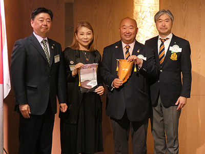 バナー交換の様子