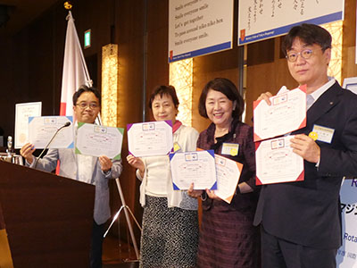 8部門の賞を受賞の様子