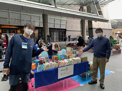 フリーマーケット谷口さん、平川さん